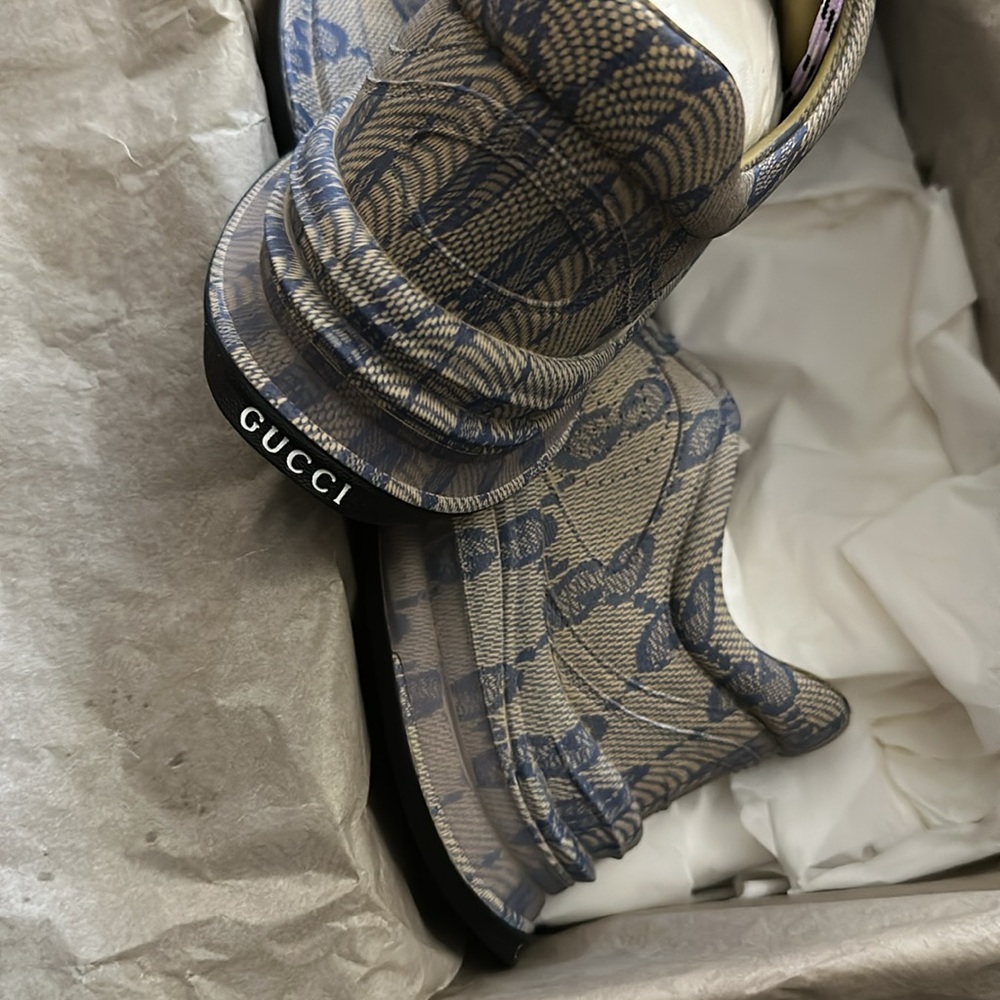 Gucci Blue and Beige Sneakers - Picture 4 of 8